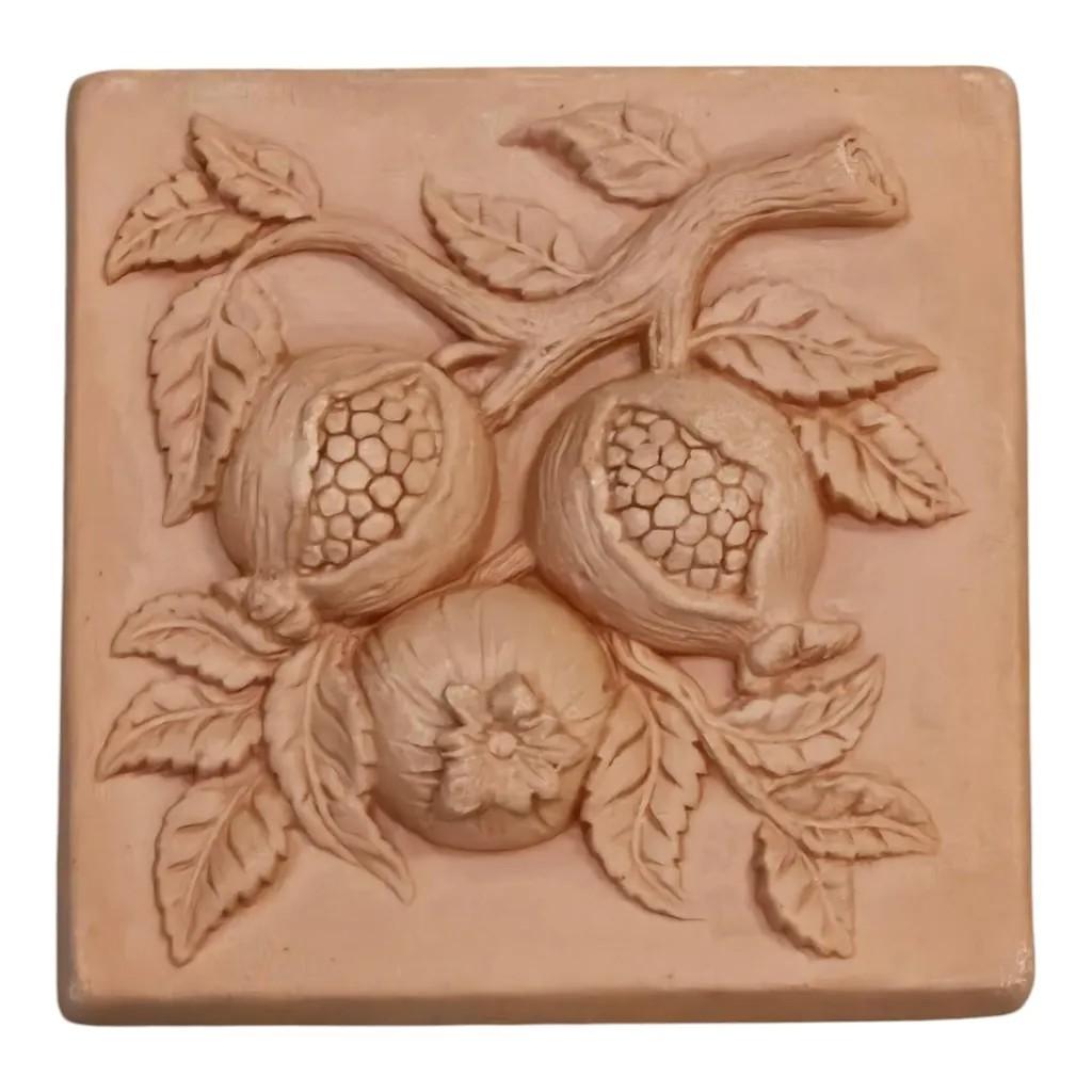 Handarbeit aus Italien: Wandrelief Granatapfel 18x18cm